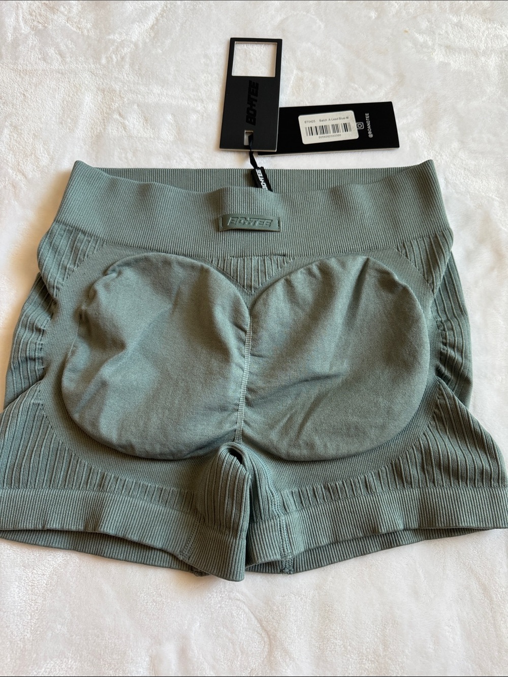 BO+TEE High Waisted Sculpt Seamless Shorts – Size M
Butt-Lifting Seamless Shor